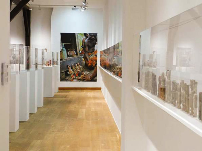 Exposition de la collection d'Aklama de Horst Antes au Museum Saint Annen de Lübeck
